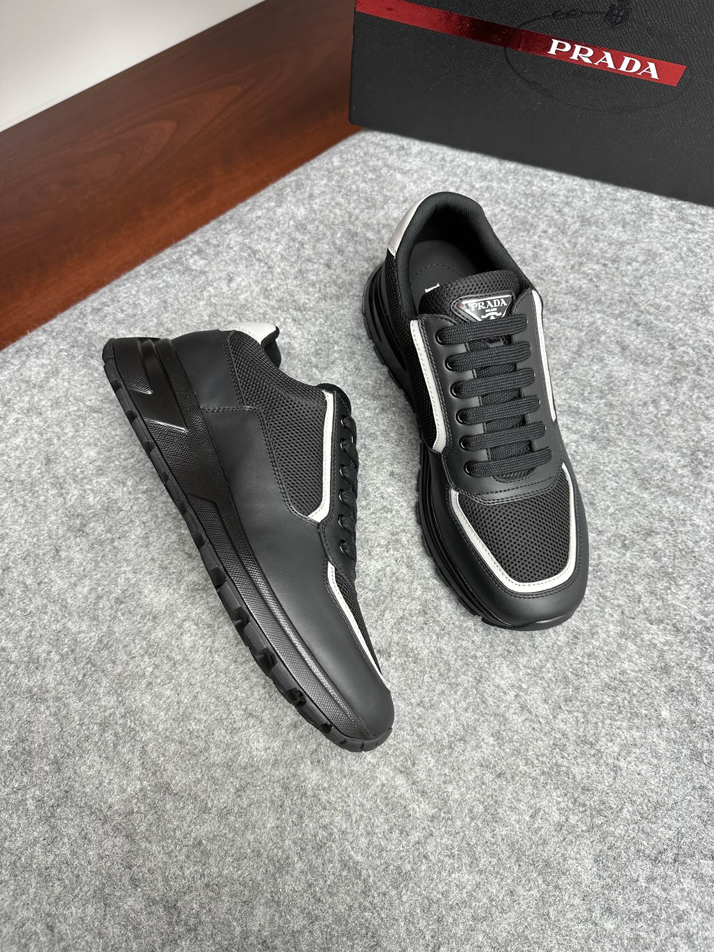프라다 Prada 스니커즈