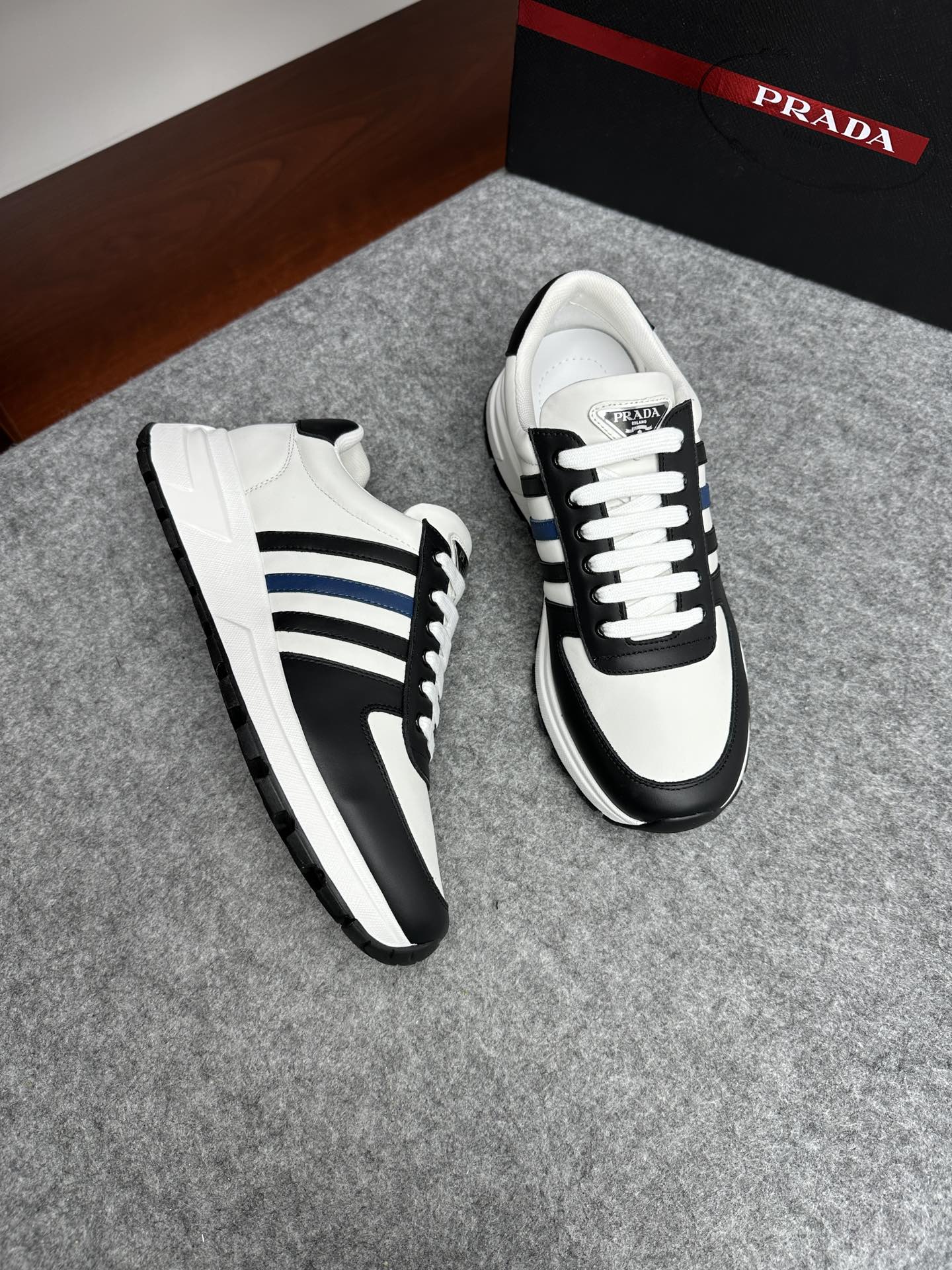 프라다 Prada 스니커즈