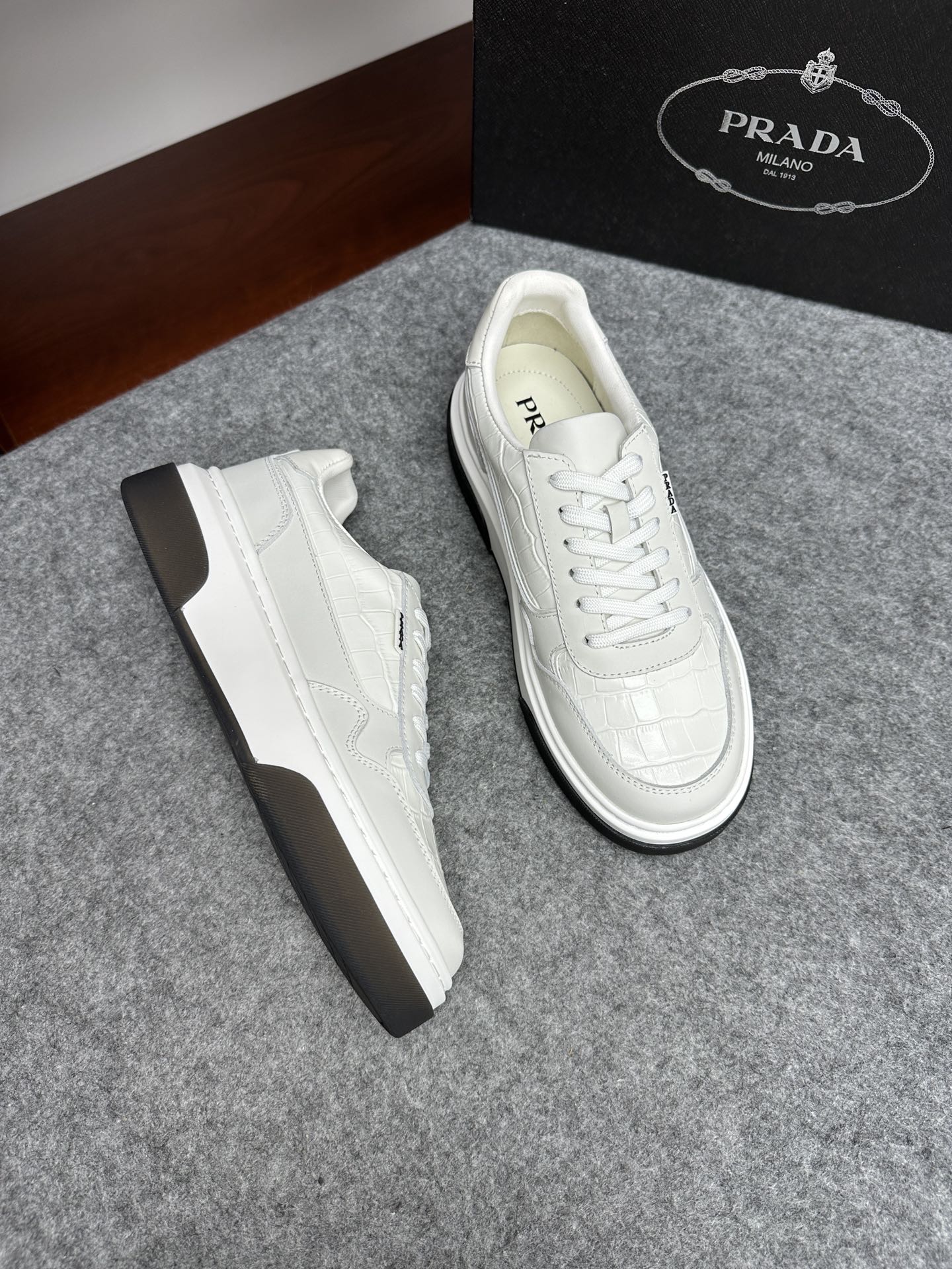 프라다 Prada 스니커즈