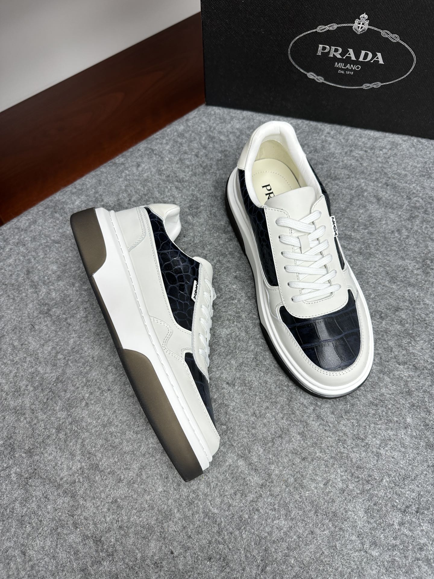 프라다 Prada 스니커즈