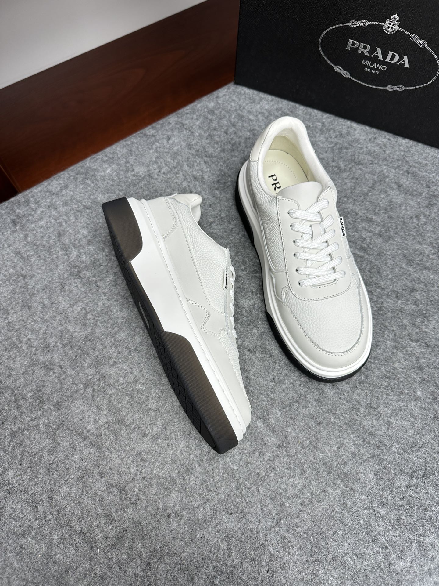 프라다 Prada 스니커즈
