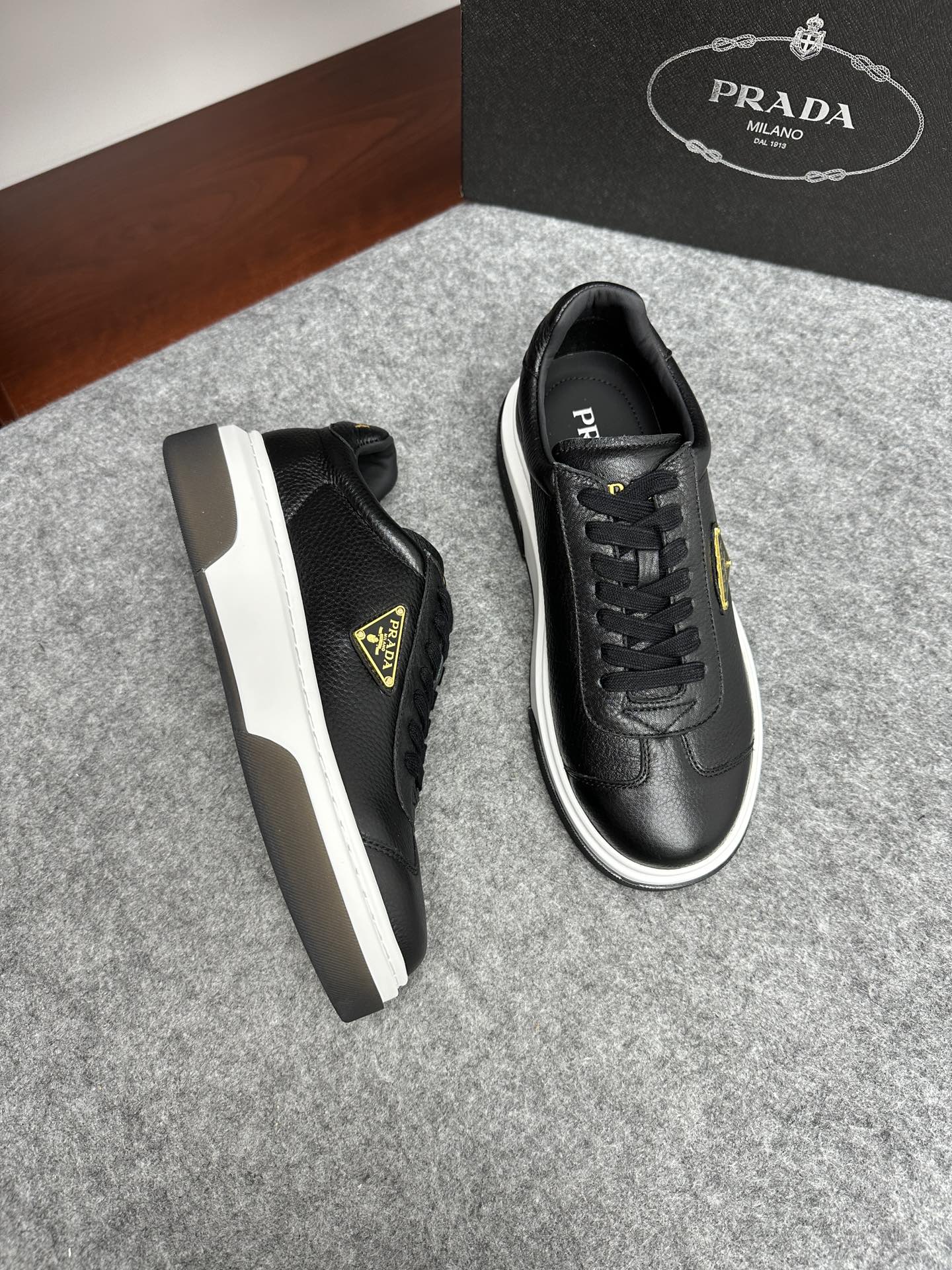프라다 Prada 스니커즈