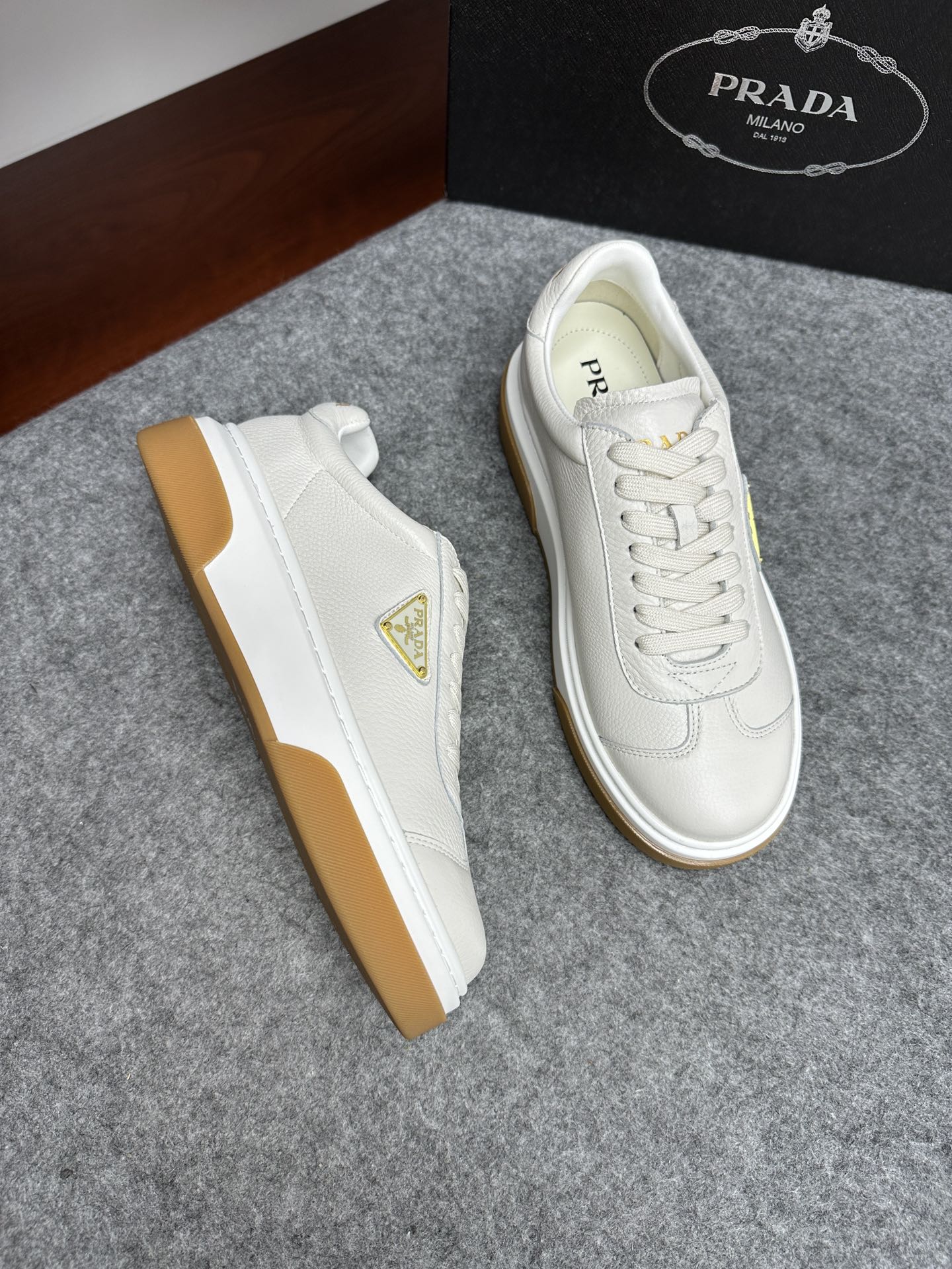 프라다 Prada 스니커즈