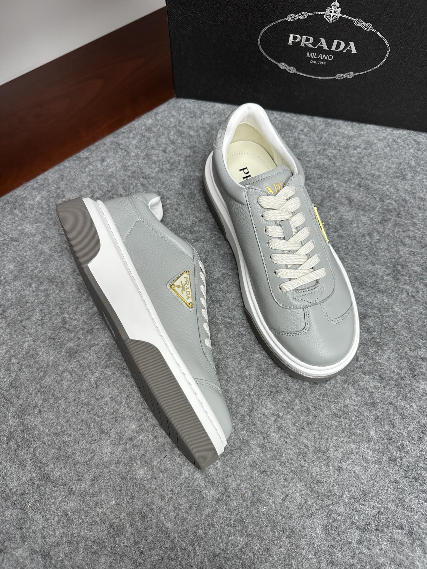 프라다 Prada 스니커즈
