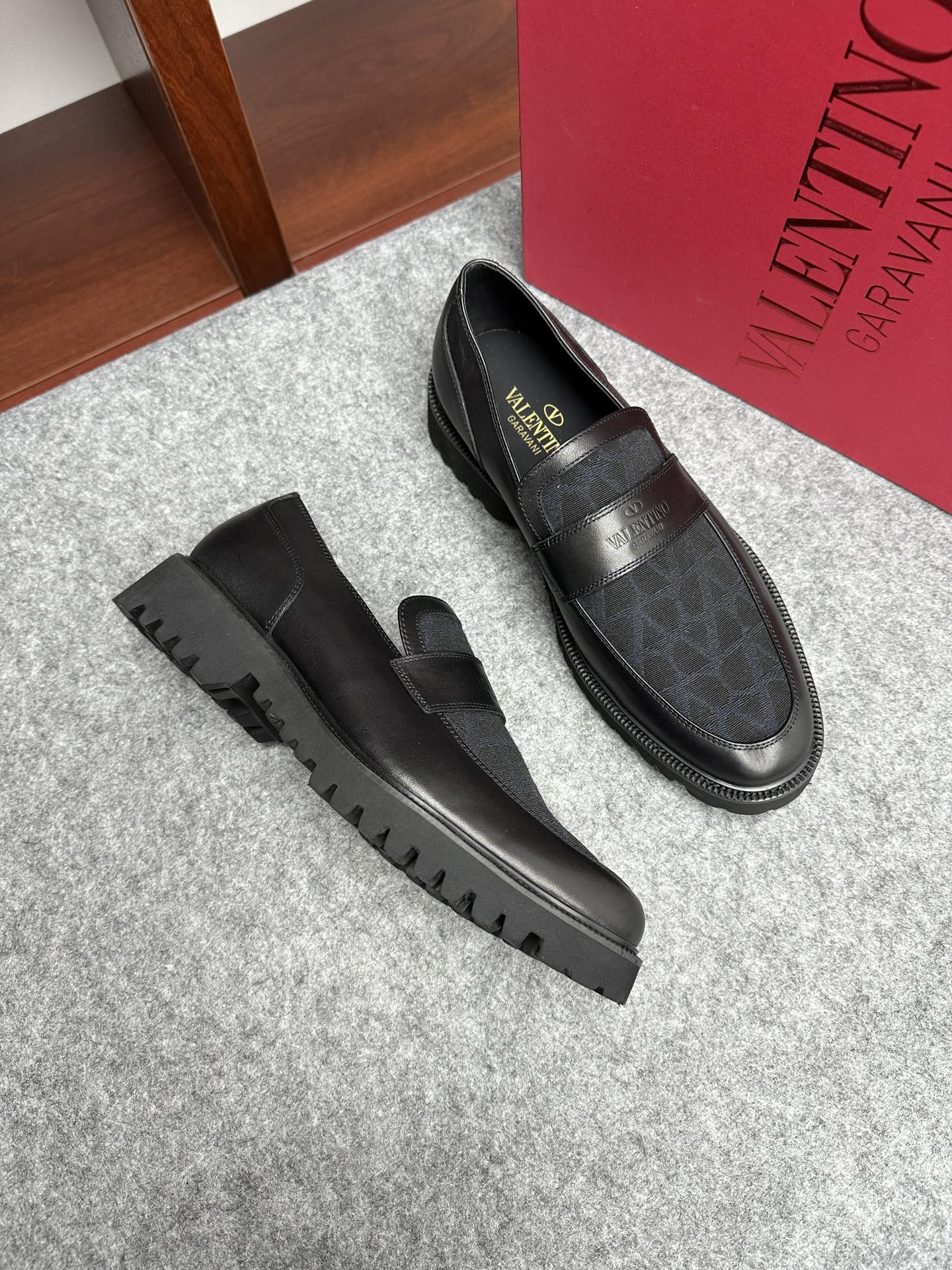 발렌티노 Valentino trackstud 로퍼