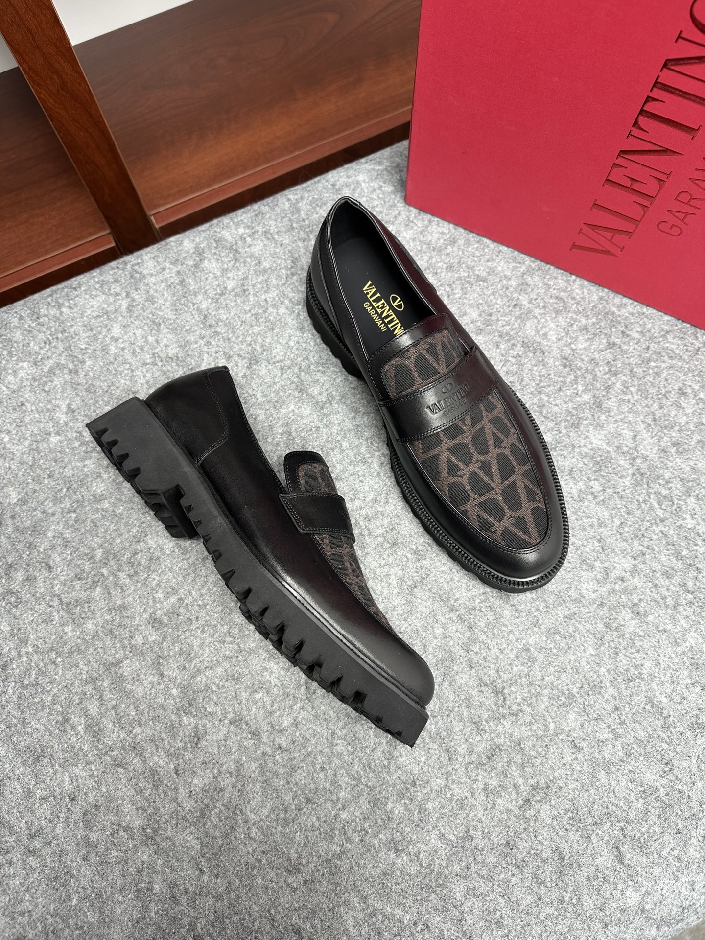 발렌티노 Valentino trackstud 로퍼