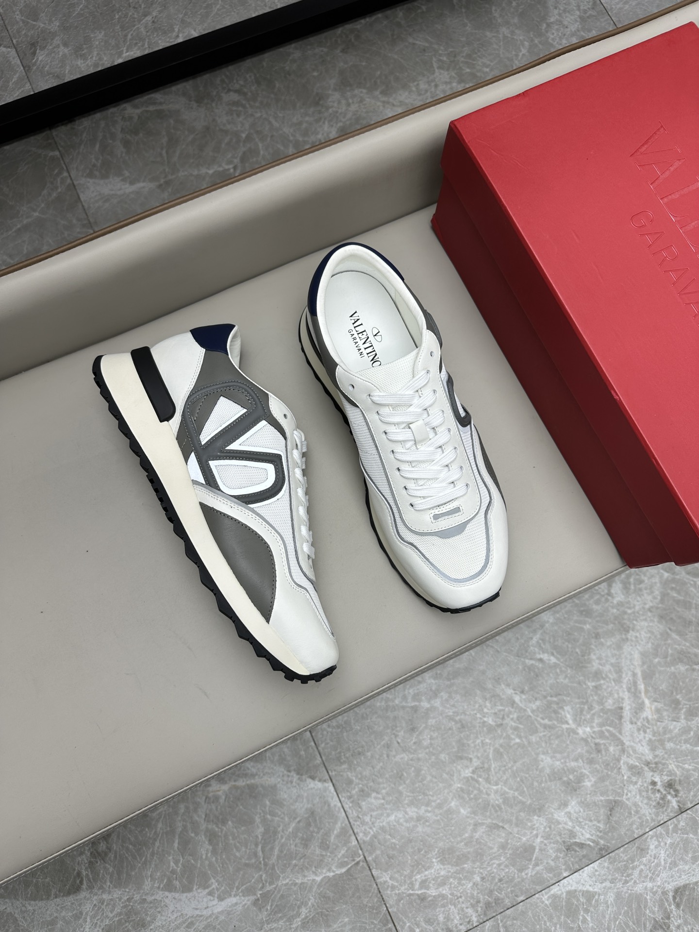 발렌티노 Valentino trackstud 스니커즈