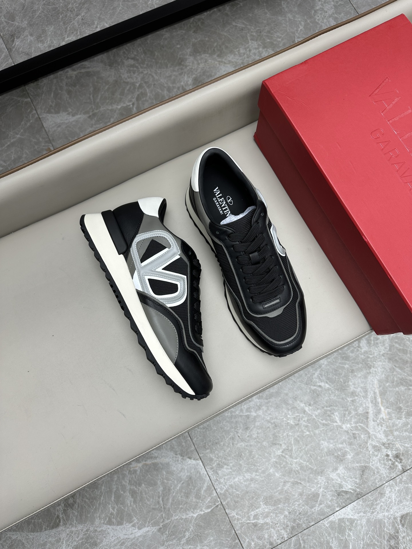 발렌티노 Valentino trackstud 스니커즈