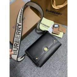 버버리 Burberry 906168 크로스 백 25CM