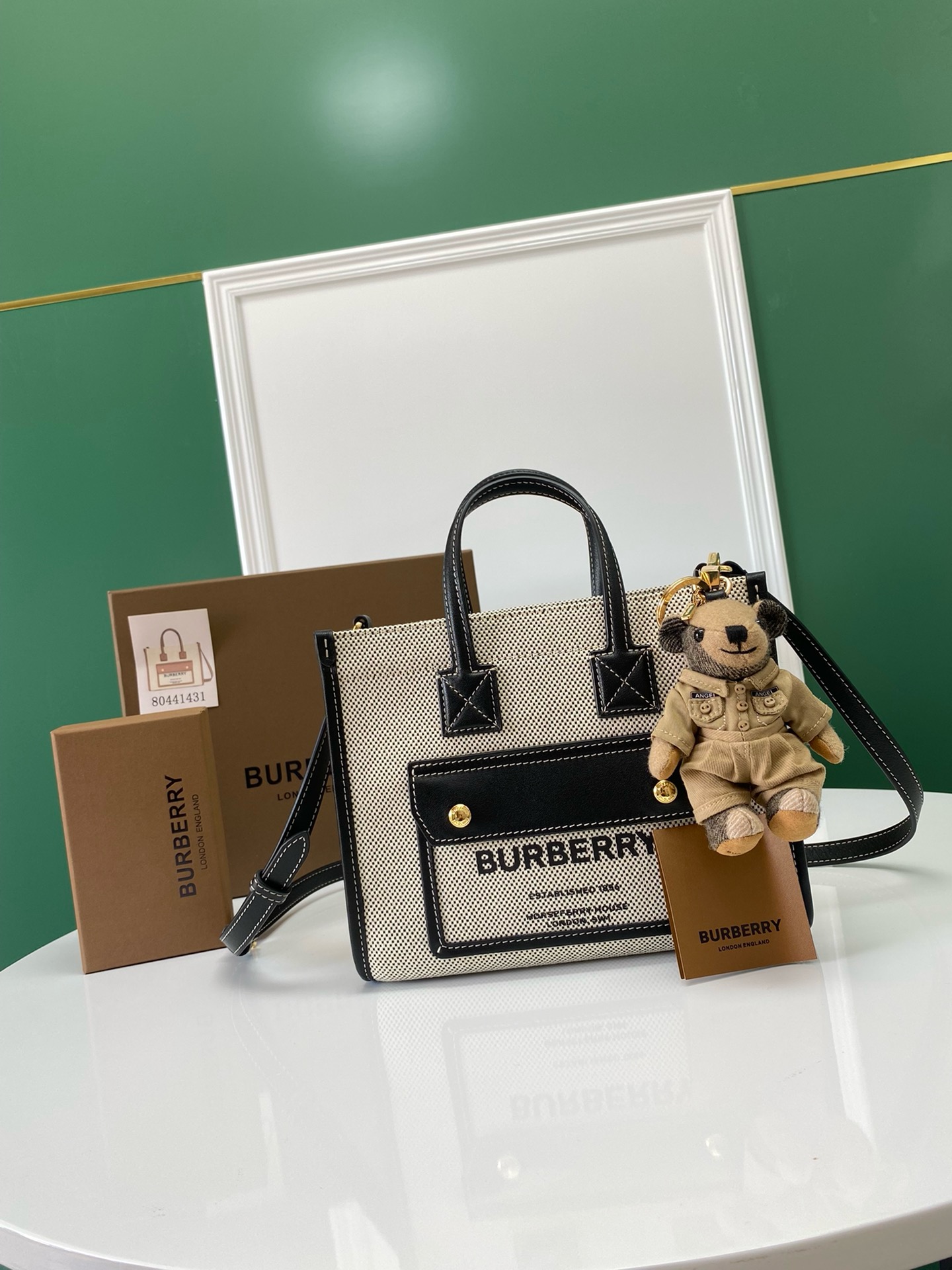 버버리 Burberry 143153 토트 백 23CM