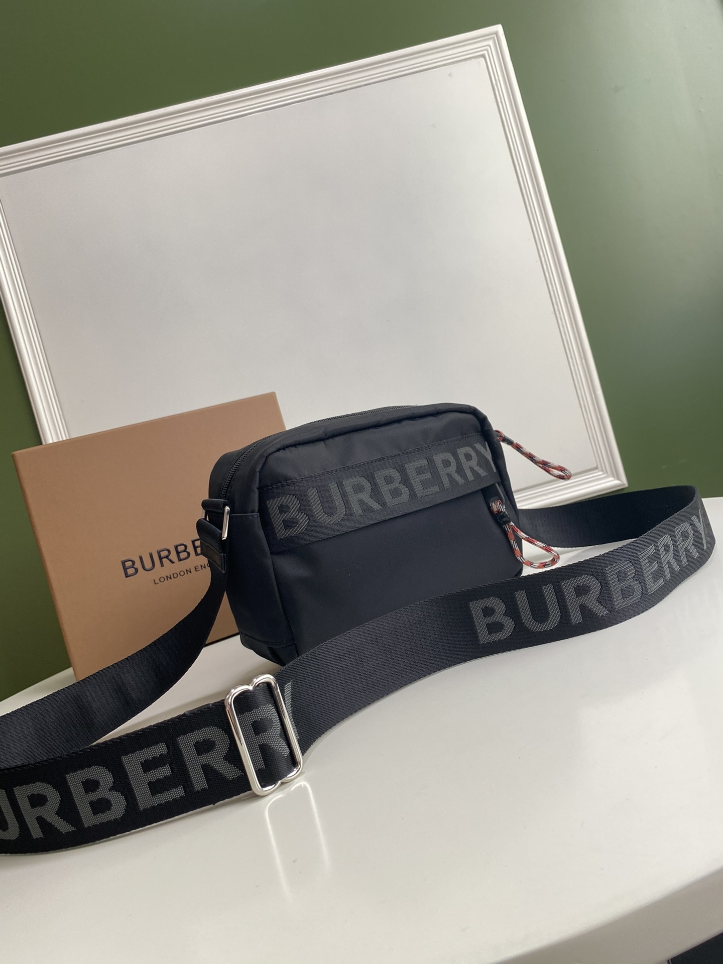 버버리 Burberry 669143 크로스 백 22CM