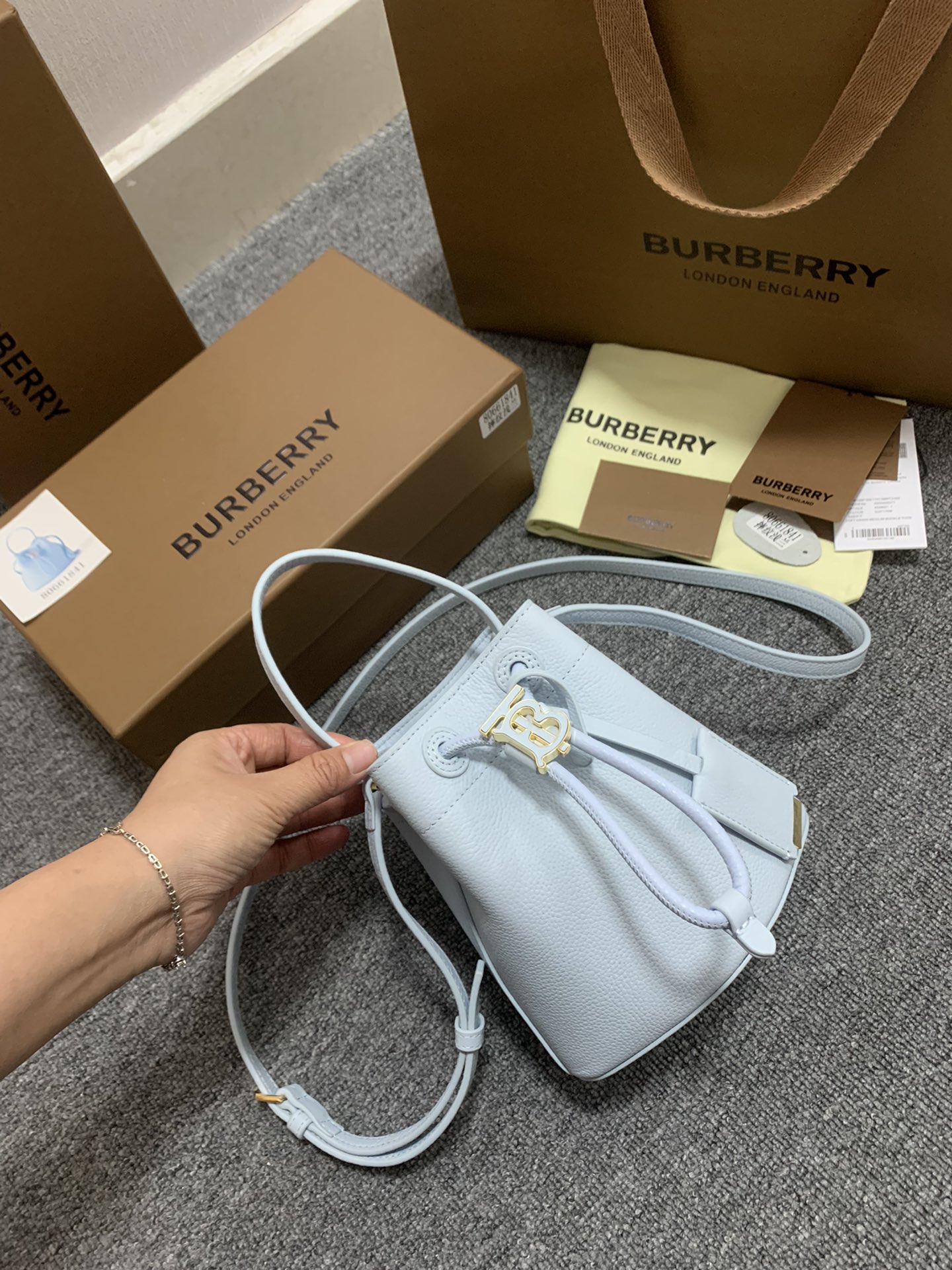 버버리 Burberry 184160 미니 버킷 백 16.5CM