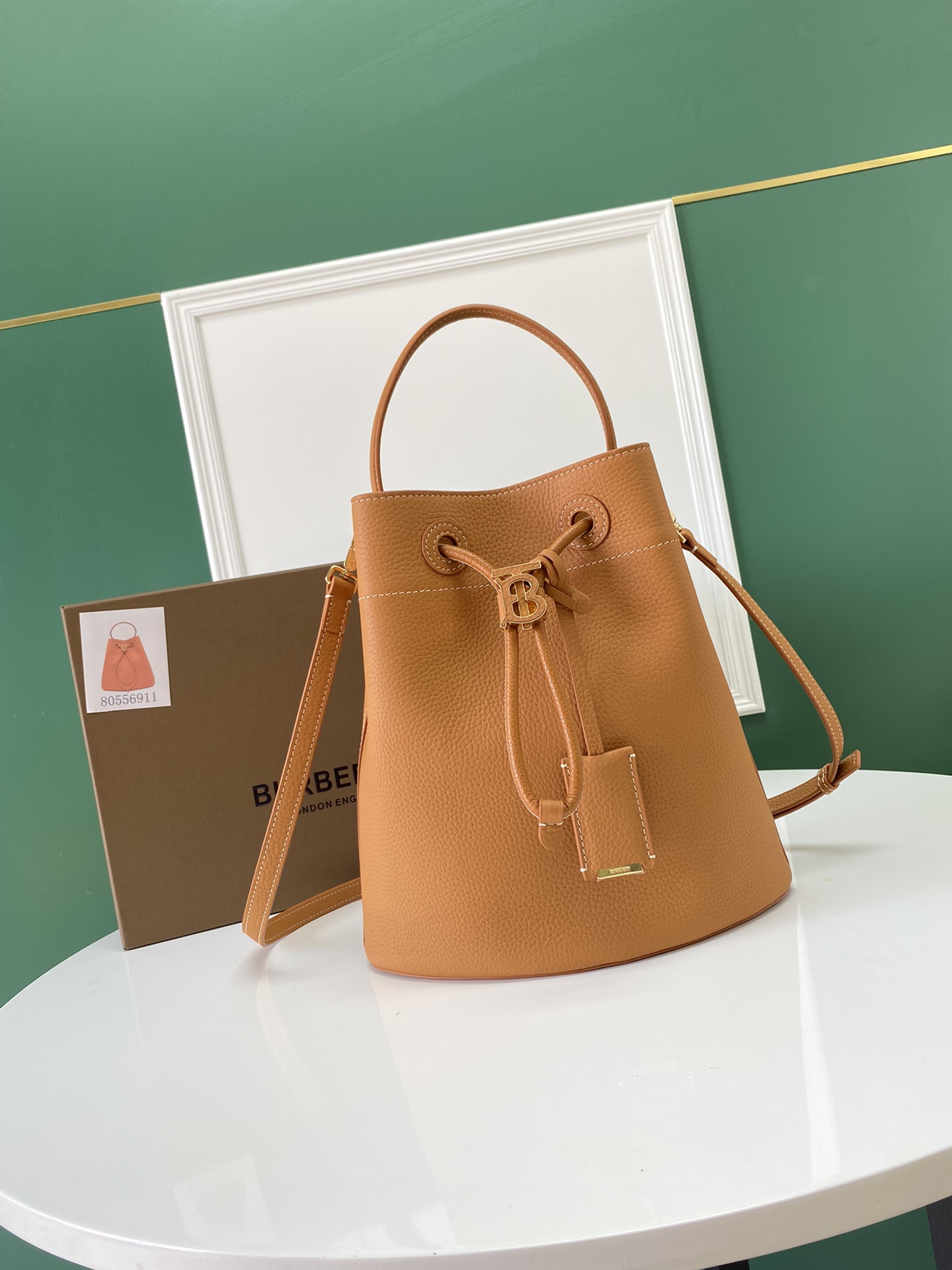 버버리 Burberry 691173 버킷 백 26CM