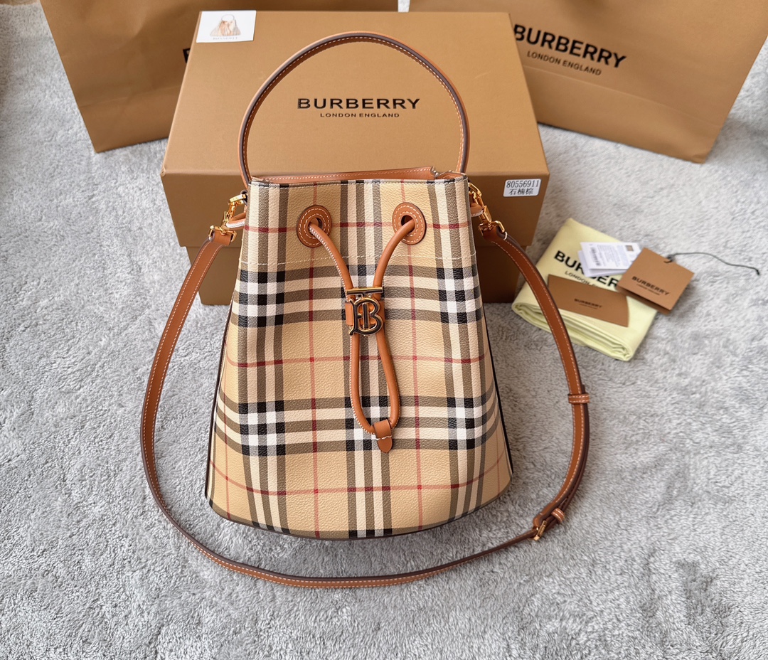 버버리 Burberry 6911630 버킷 백 26CM