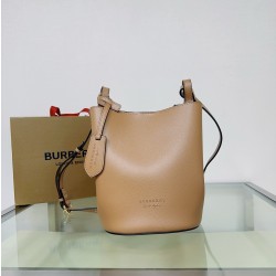 버버리 Burberry 158135 버킷 백 18.5CM