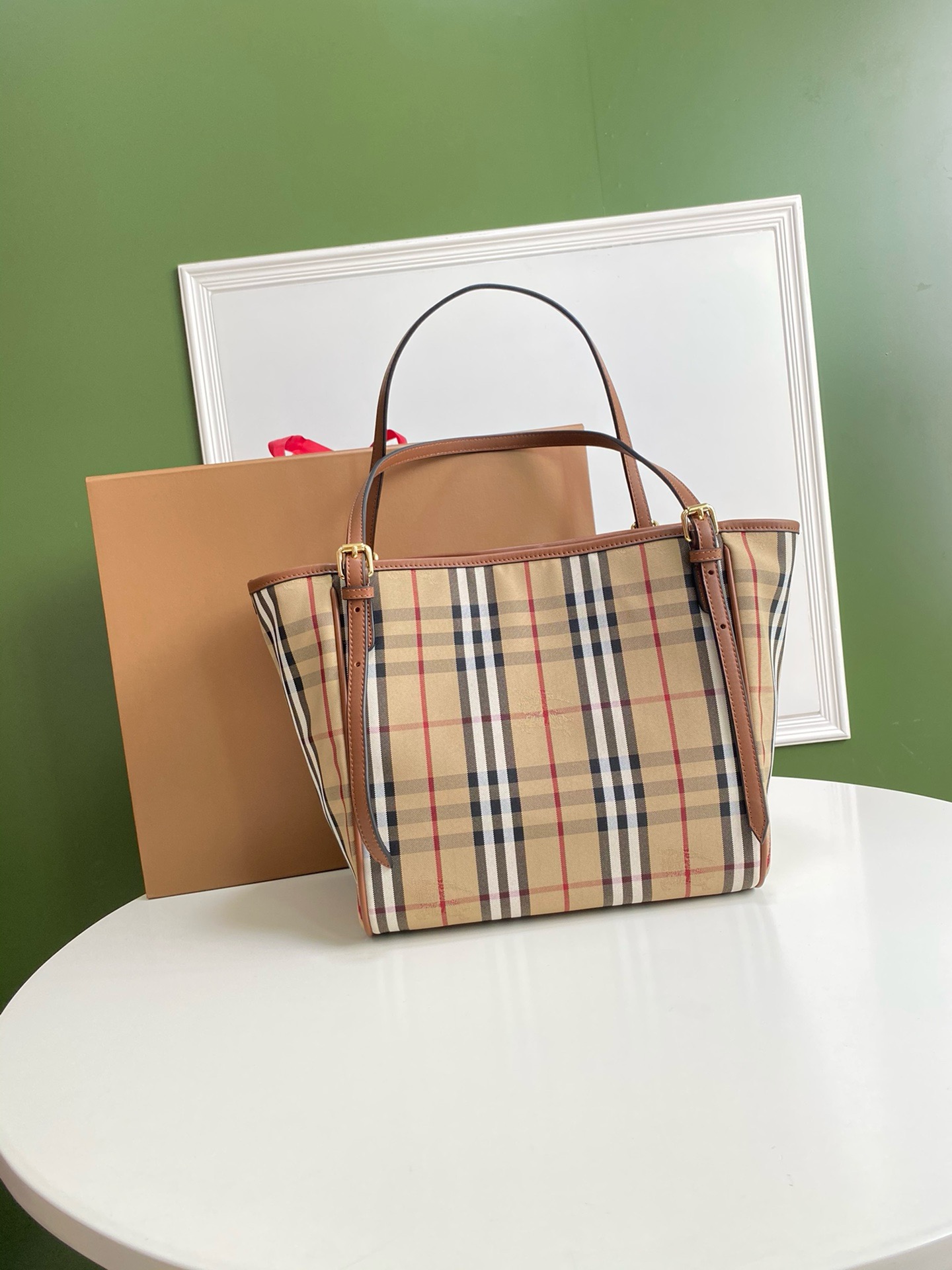 버버리 Burberry 881243 토트 백 28CM