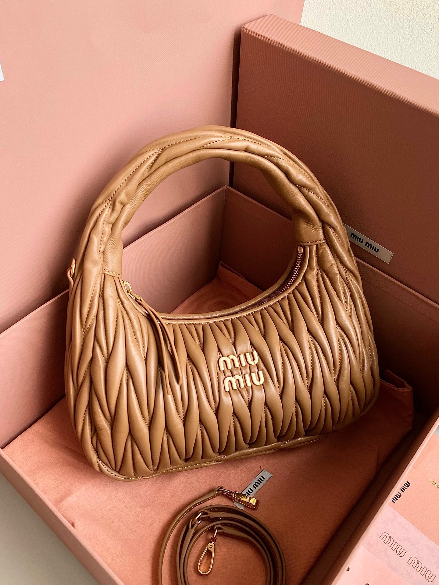 미우 미우 miu miu F0013 Wander Hobo 탑 핸들백 25CM