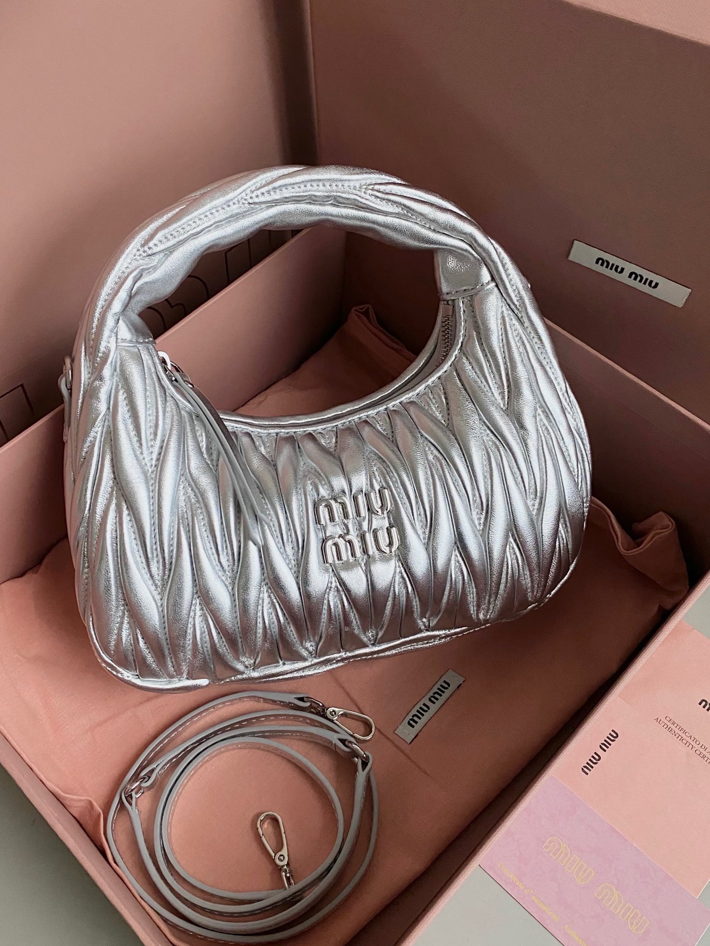 미우 미우 miu miu F0013 Wander Hobo 탑 핸들백 20CM