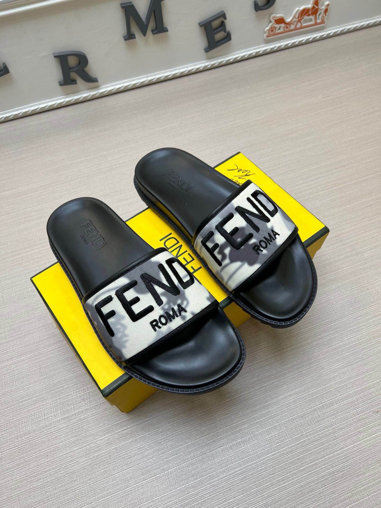 펜디 FENDI 슬리퍼