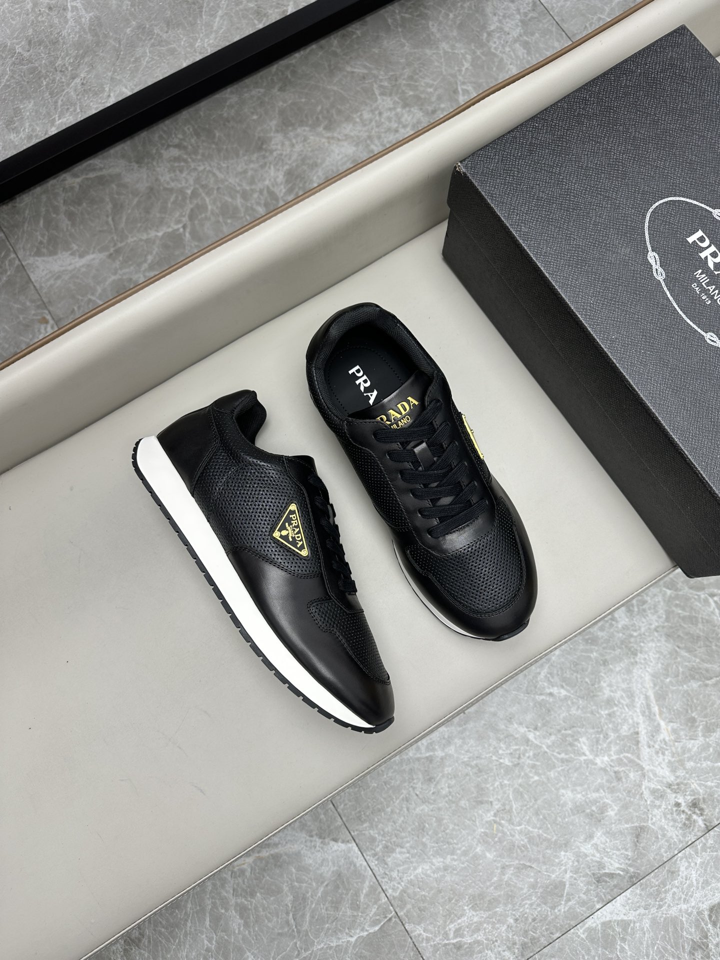 프라다 Prada 스니커즈