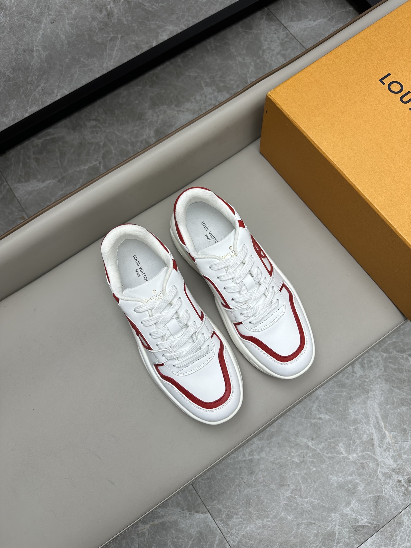 루이비통 Louis Vuitton 스니커즈