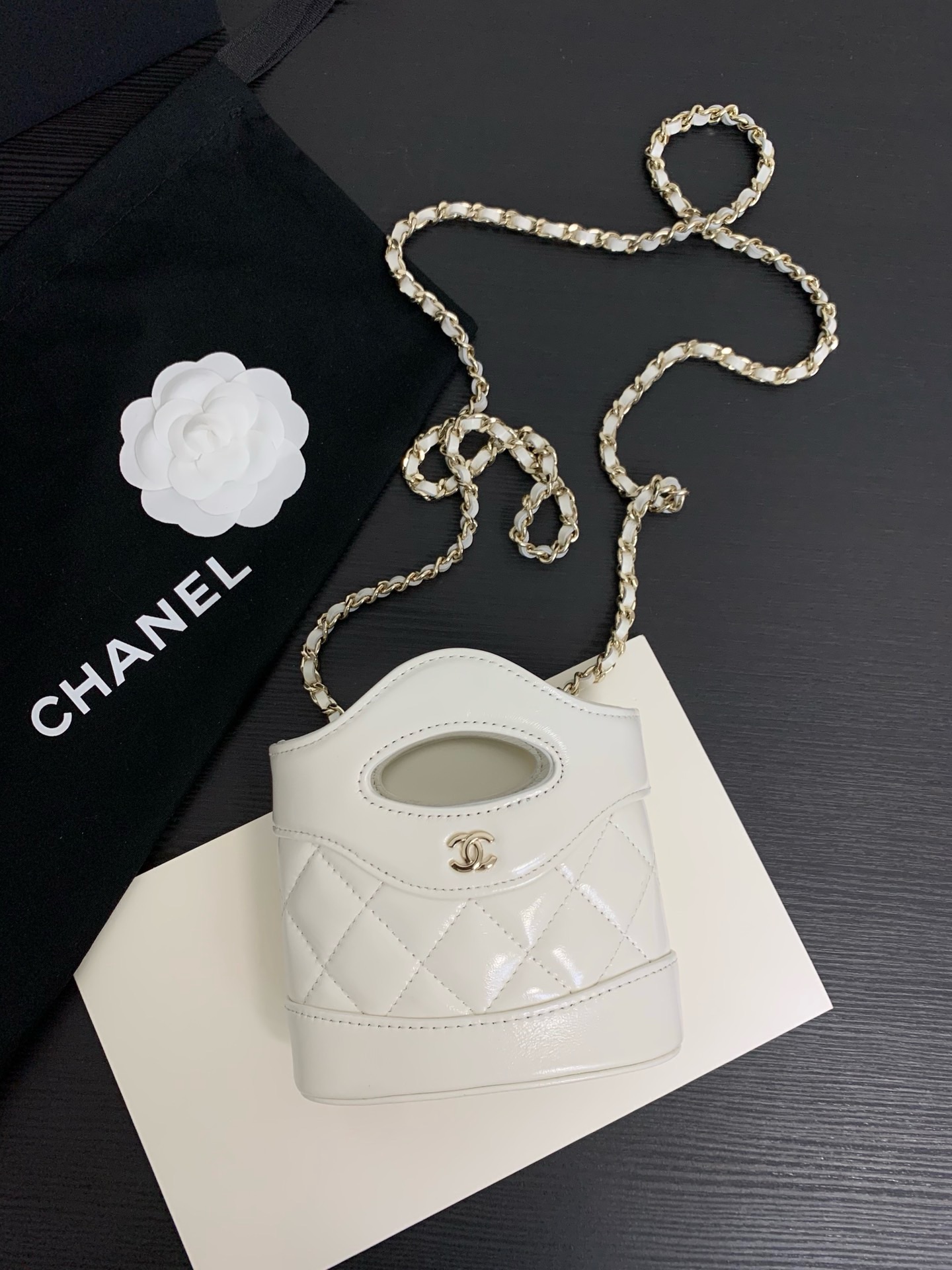 샤넬 CHANEL AP3924 24S bonaudo 체인 달린 미니백 13.5CM