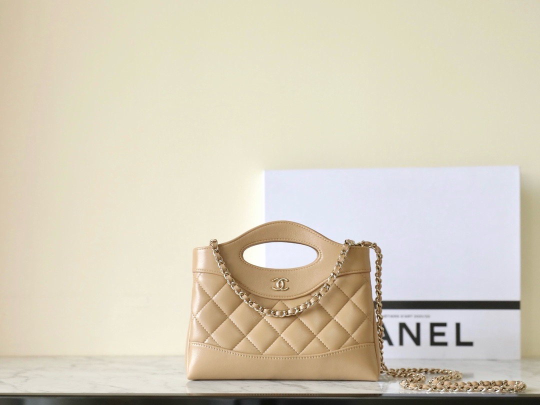 샤넬 CHANEL AP3656 31 나노 골드 CC 체인 백 로고 유광 카프스킨 & 골드 메탈 20.5CM