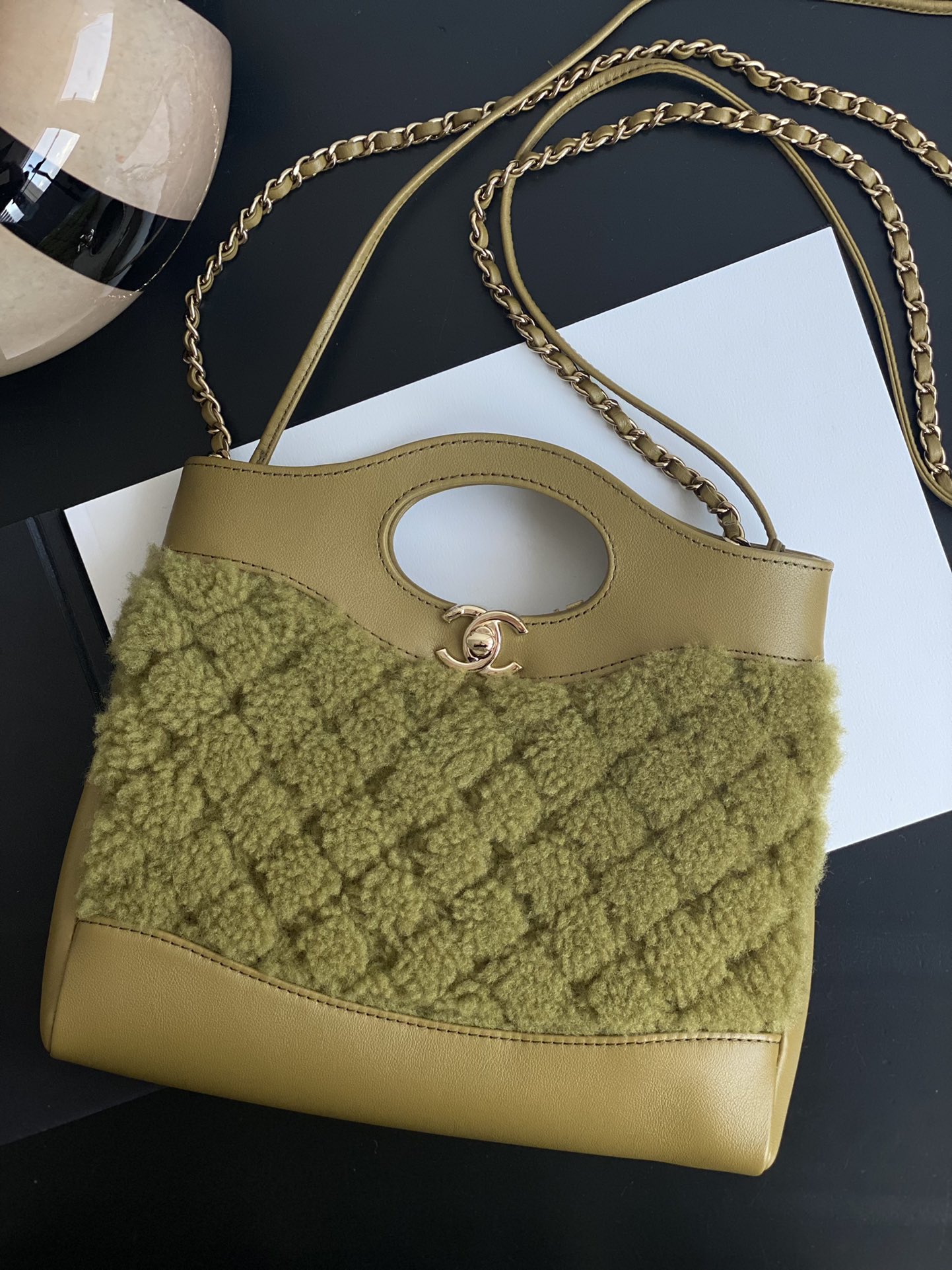 샤넬 CHANEL AS4133 31 미니 쇼핑백 샤이니 크럼플드 카프스킨 & 골드 메탈 22CM