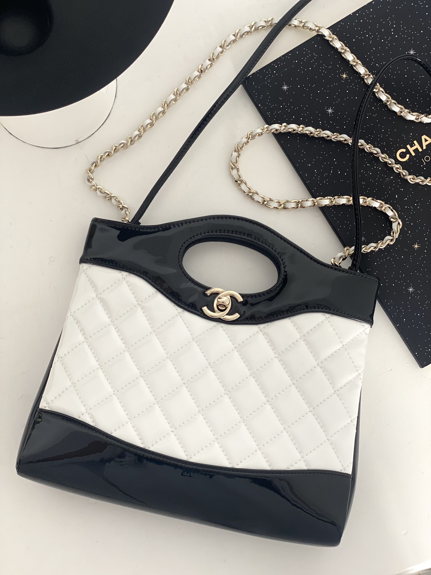 샤넬 CHANEL AS4133 31 미니 쇼핑백 샤이니 크럼플드 카프스킨 & 골드 메탈 22CM