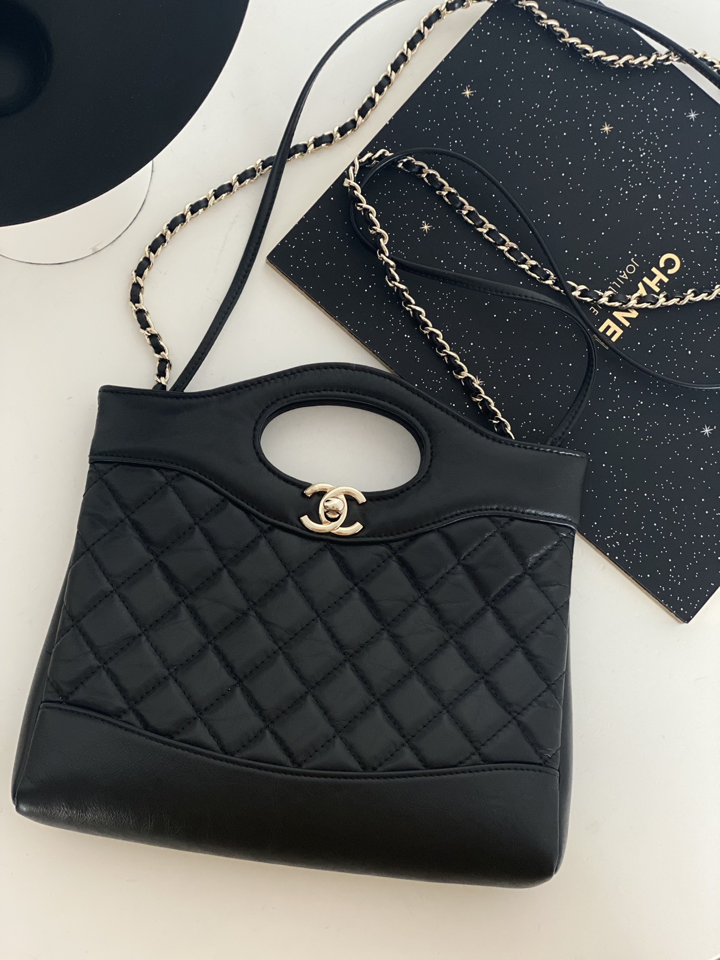 샤넬 CHANEL AS4133 31 미니 쇼핑백 샤이니 크럼플드 카프스킨 & 골드 메탈 22CM