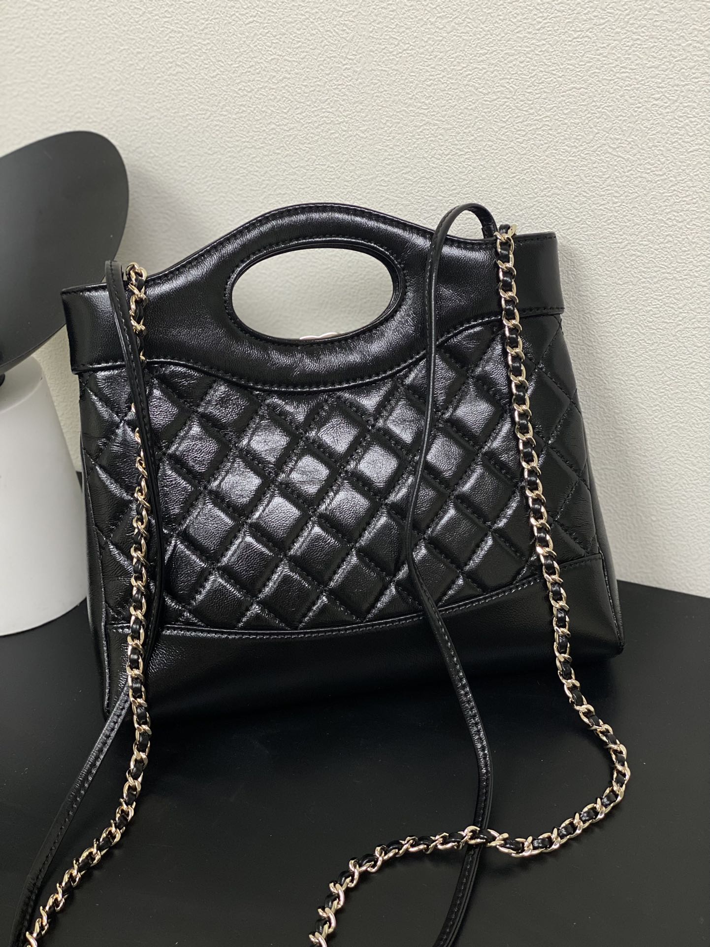 샤넬 CHANEL AS4133 31 미니 쇼핑백 샤이니 크럼플드 카프스킨 & 골드 메탈 22CM