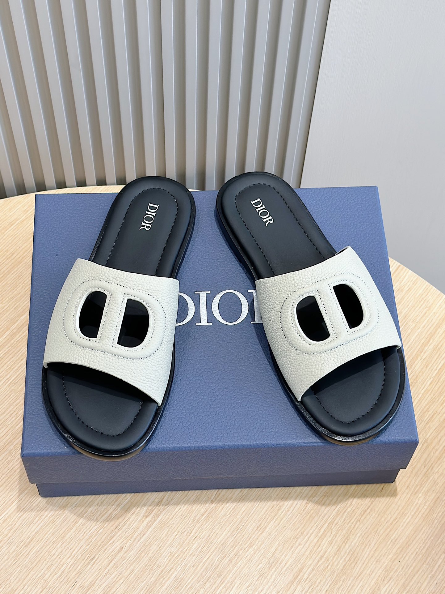 디올 Dior 슬리퍼