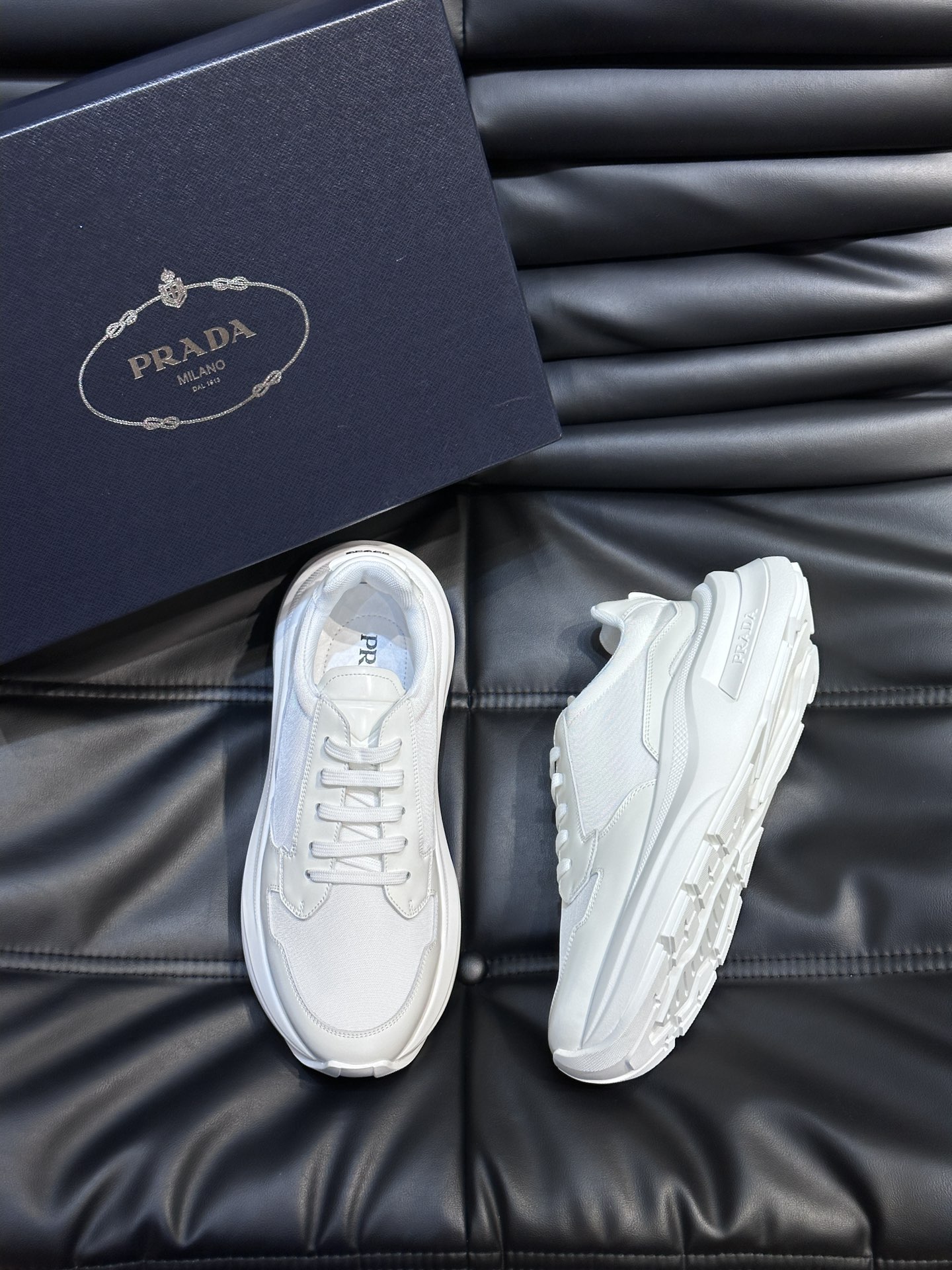 프라다 Prada 스니커즈