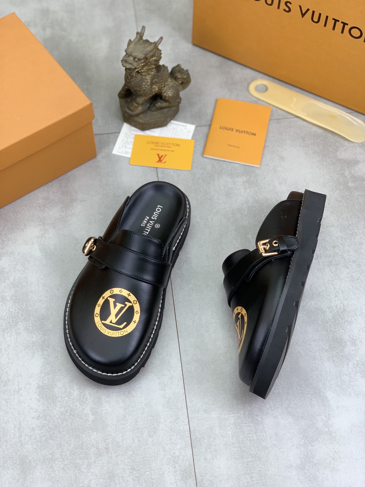 루이비통 Louis Vuitton 슬리퍼