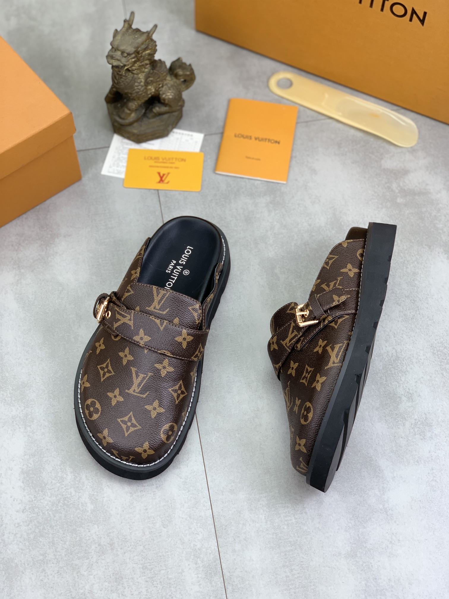 루이비통 Louis Vuitton 슬리퍼