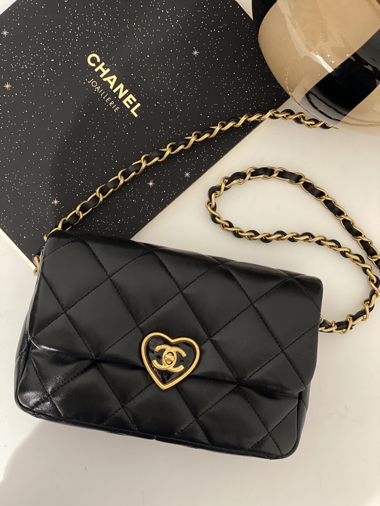 샤넬 CHANEL AS3986 스몰 플랩백 램스킨 플렉시 & 골드 메탈  21CM