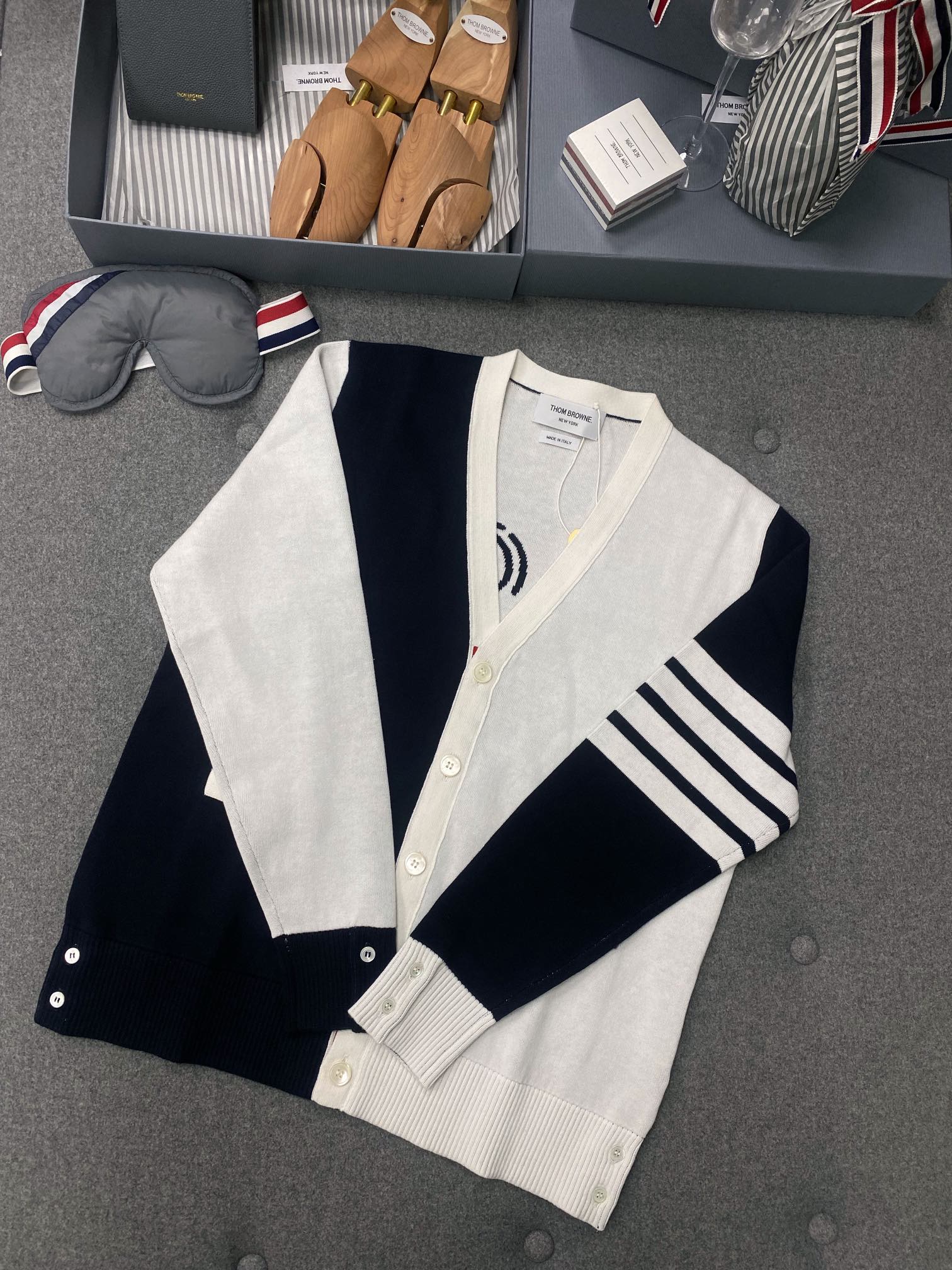 톰브라운 Thom Browne 가디건