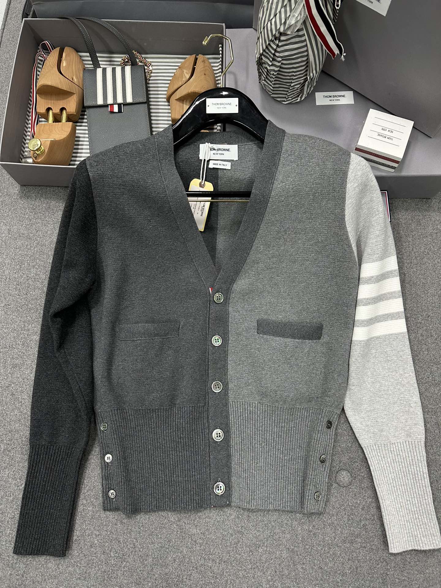 톰브라운 Thom Browne 가디건