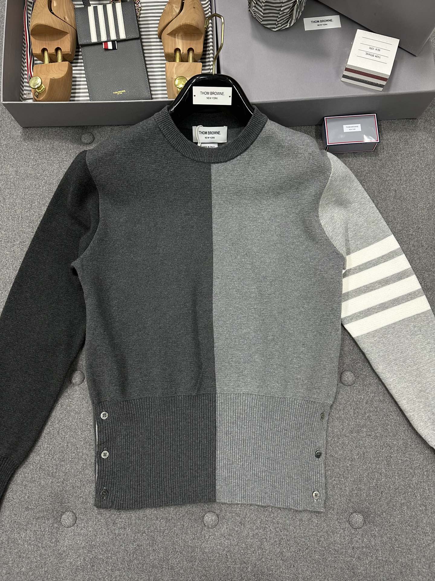톰브라운 Thom Browne 가디건