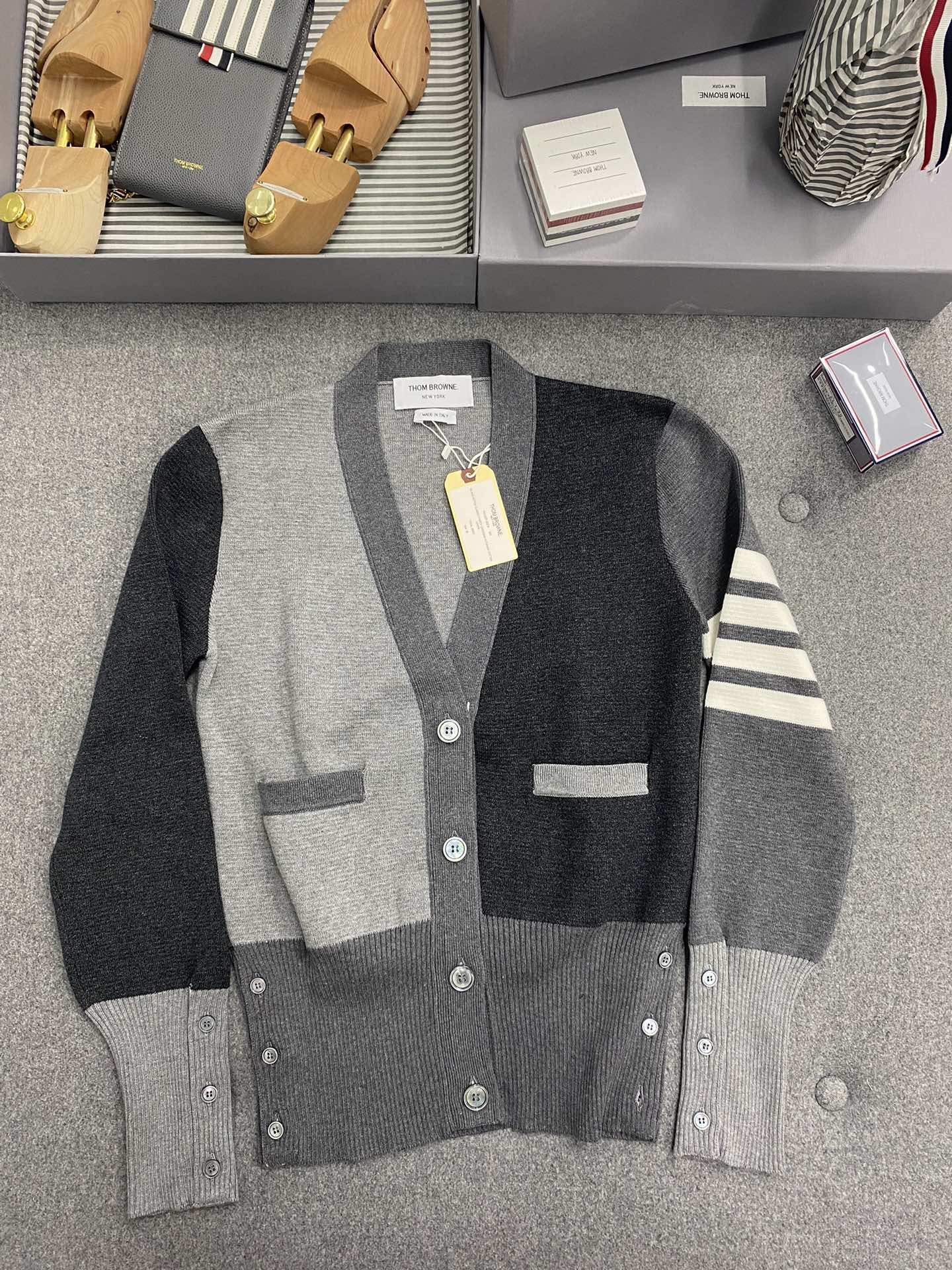 톰브라운 Thom Browne 가디건