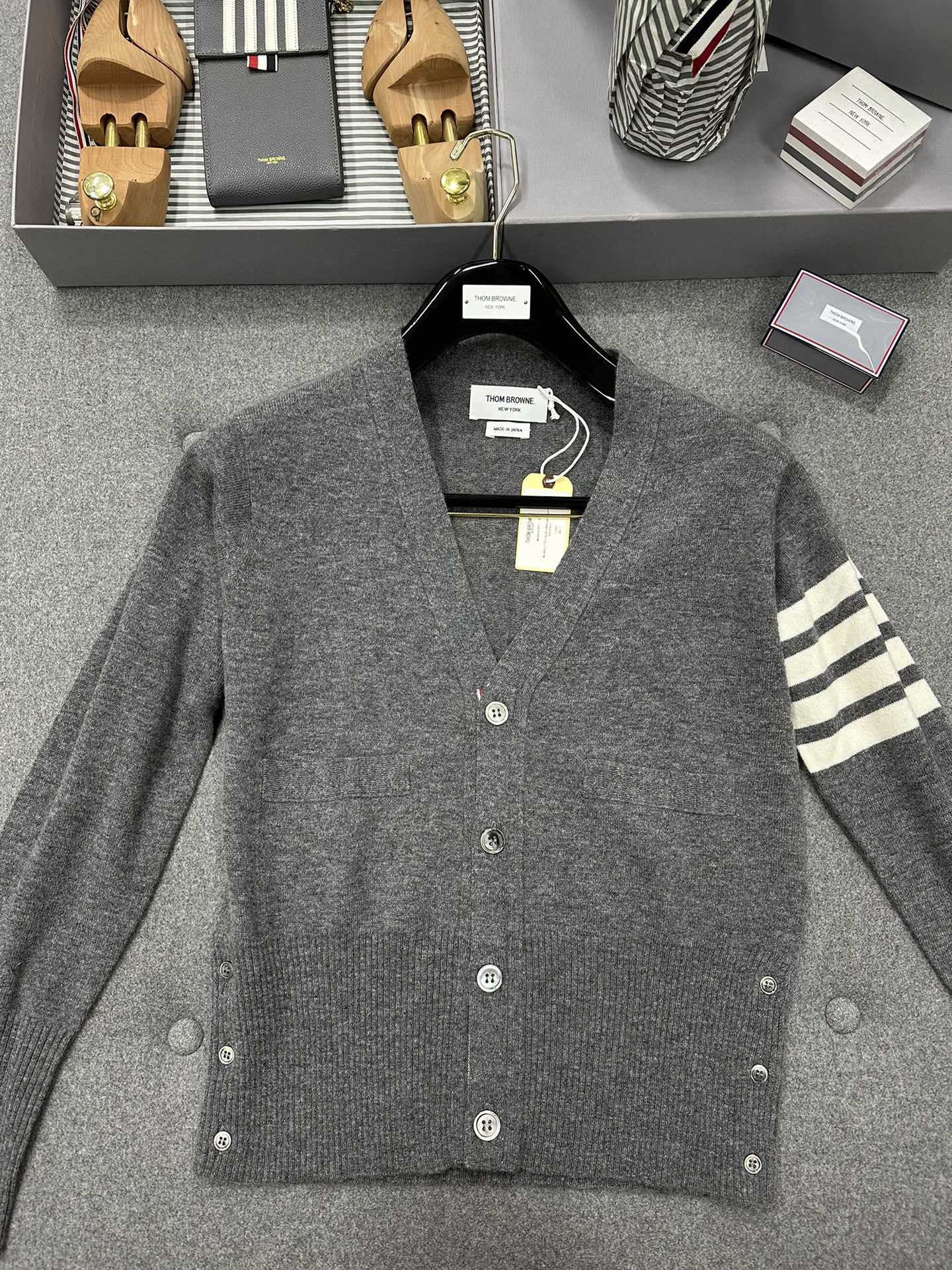 톰브라운 Thom Browne 가디건