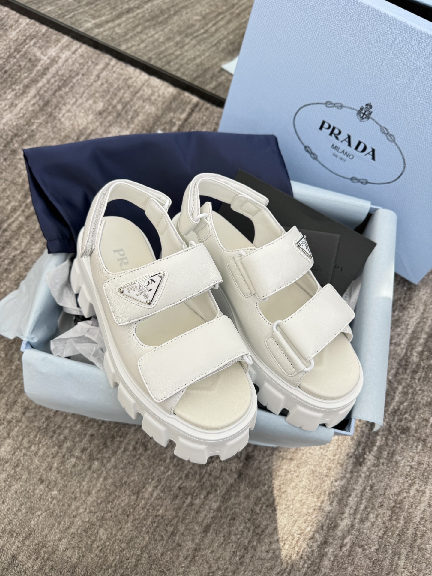 프라다 Prada 샌들