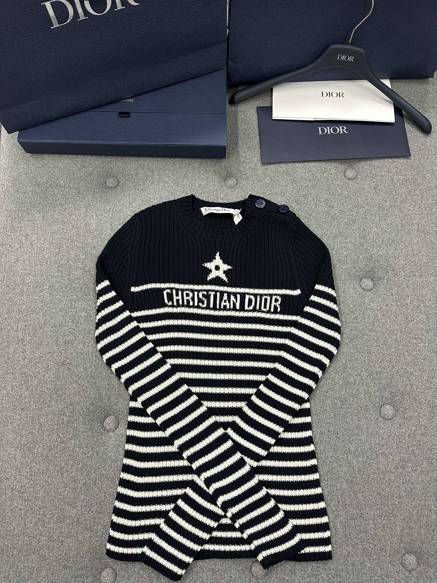 디올 Dior 스웨터