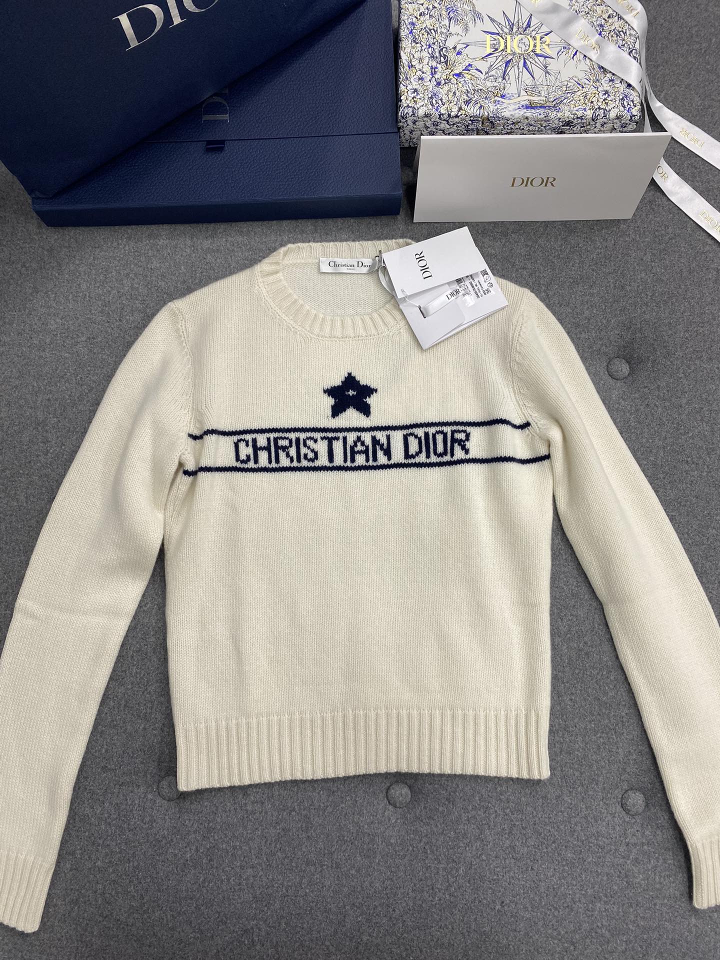 디올 Dior 스웨터