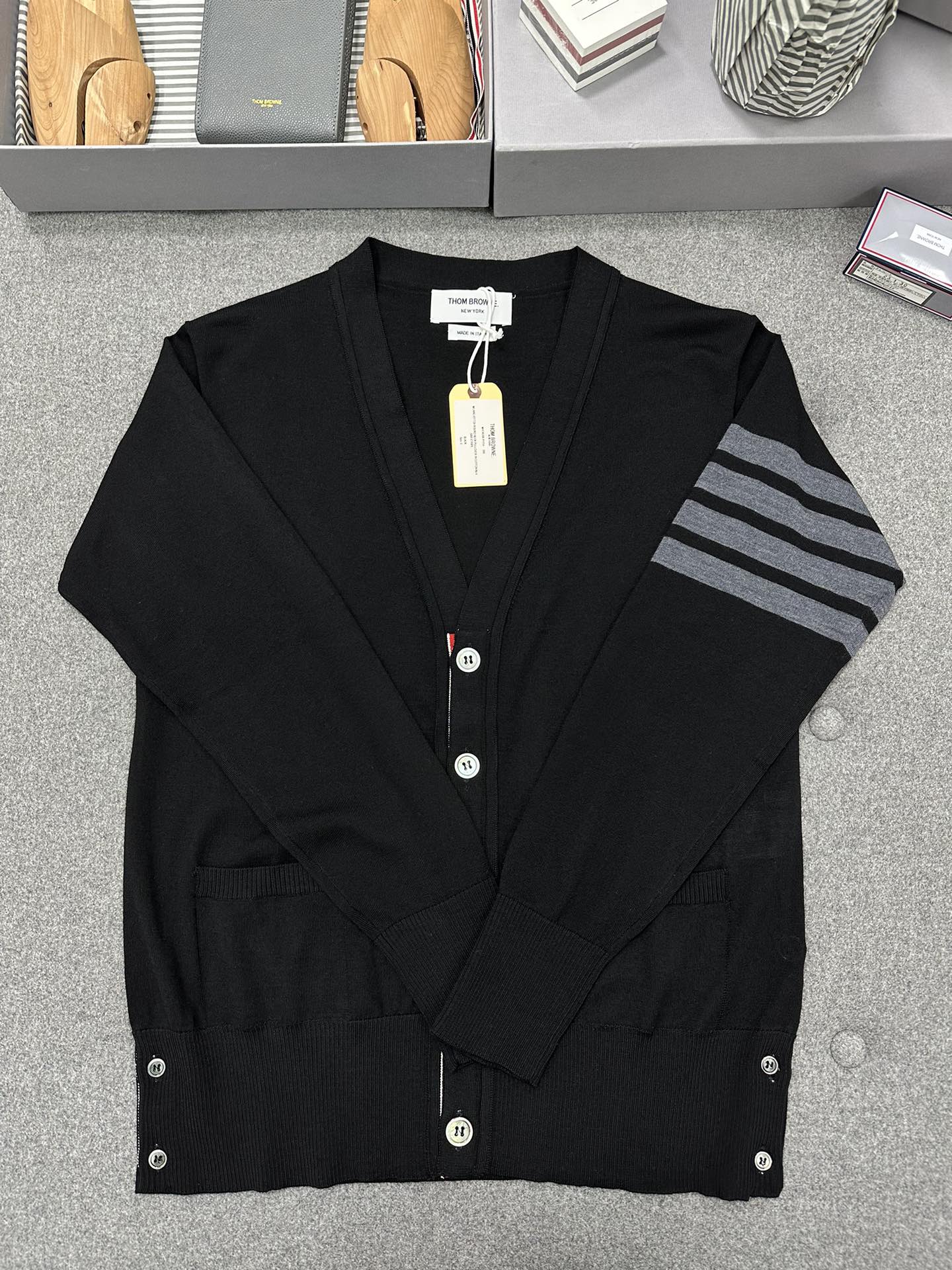 톰브라운 Thom Browne 가디건