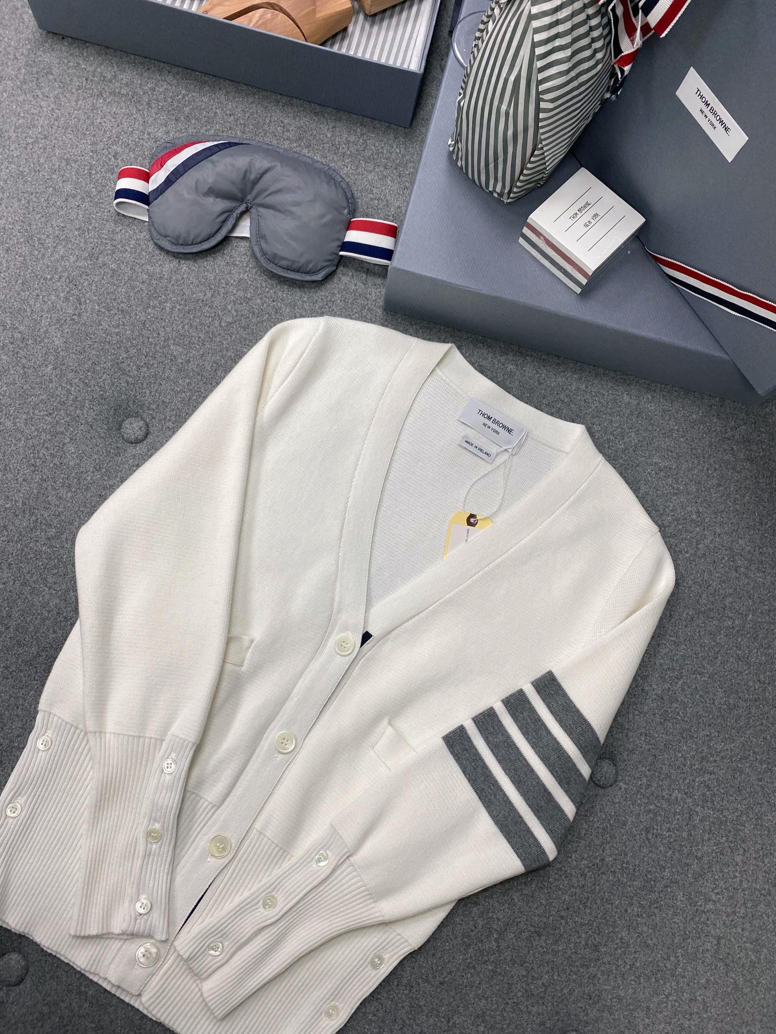 톰브라운 Thom Browne 가디건