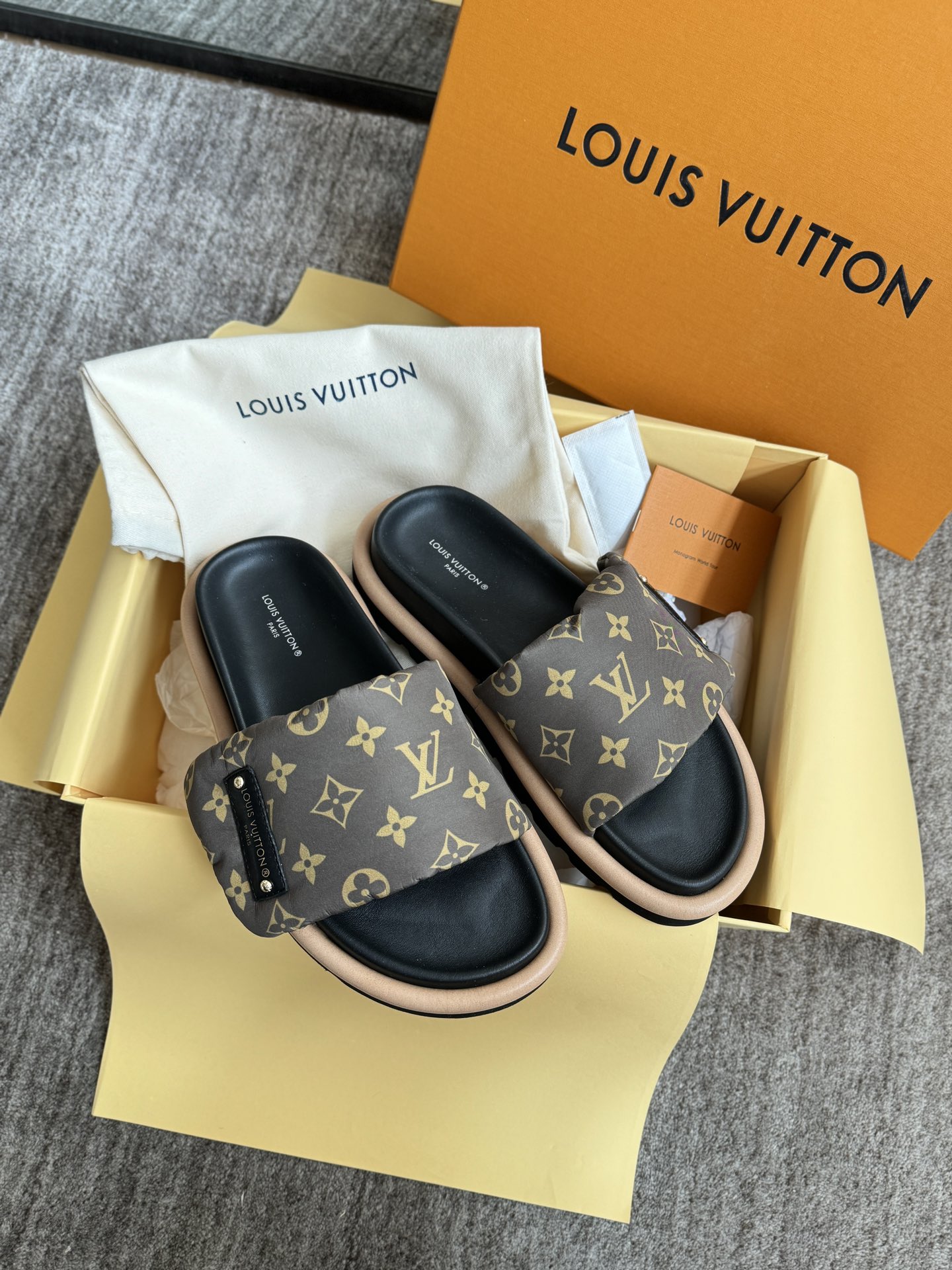 루이비통 Louis Vuitton 슬리퍼