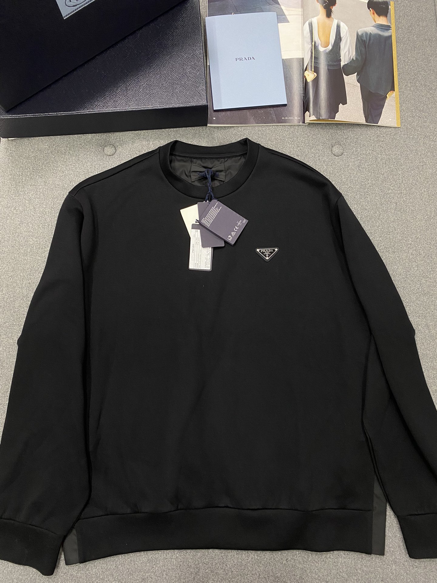 프라다 Prada 라운드 맨투맨