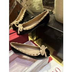 발렌티노 Valentino 톤온톤 스터드 락스터드 새틴 발레리나 핑크 피피