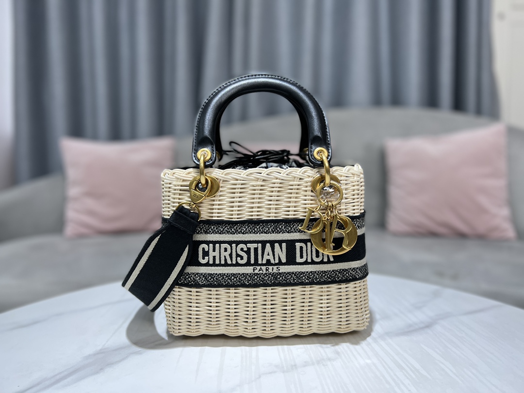 디올 Dior Lady Bag 미디움 레이디 백 내츄럴 위커 블루 24cm